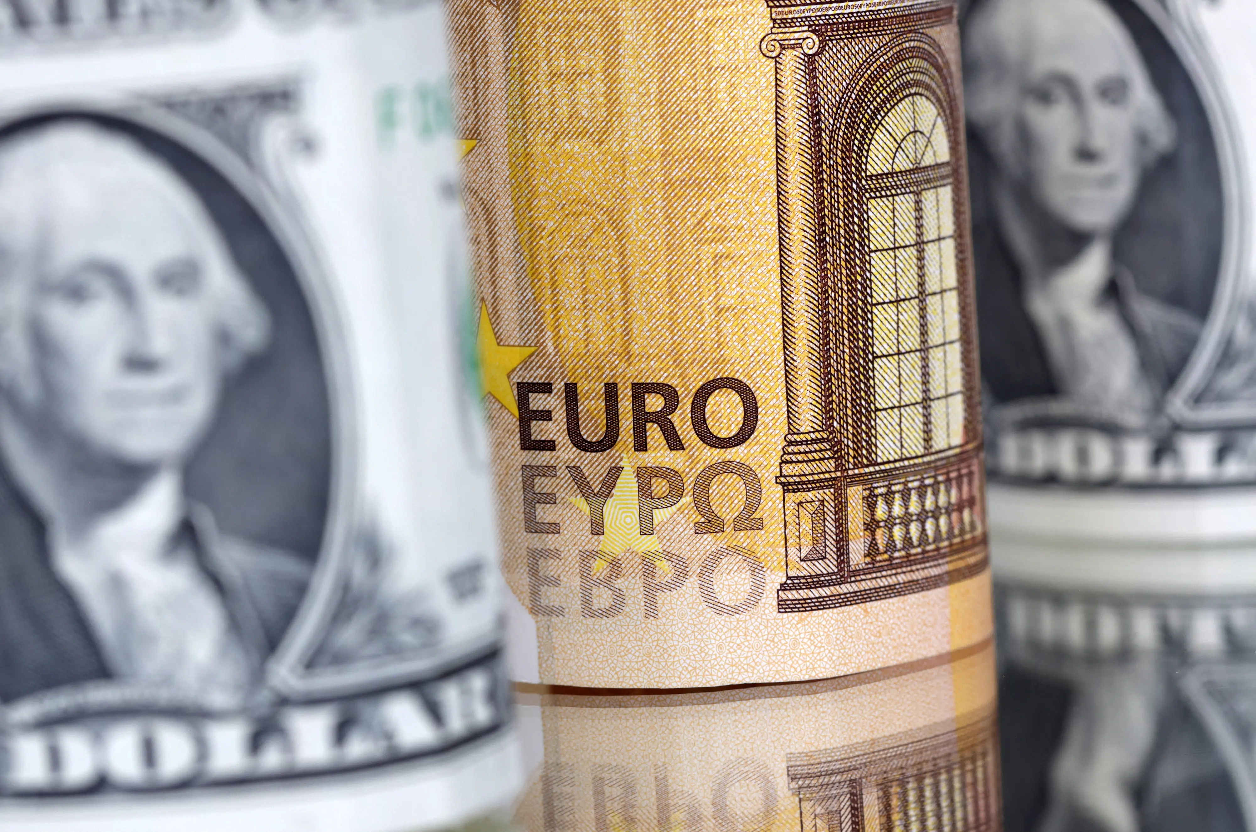 Το ευρώ σε θέση ισχύος – Πόσο θα «τρέξει» έναντι του δολαρίου το 2024