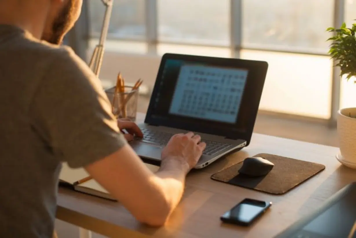 Ο κορωνοϊός αύξησε κατά 48 λεπτά την εργάσιμη μέρα