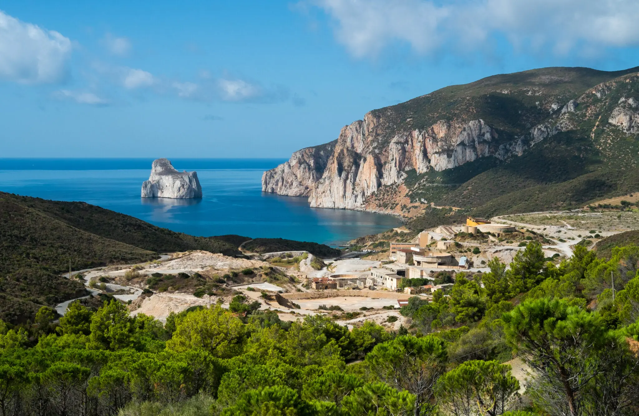 Το νησί της Μεσογείου που προσφέρει δωρεάν διαμονή στους πεζοπόρους