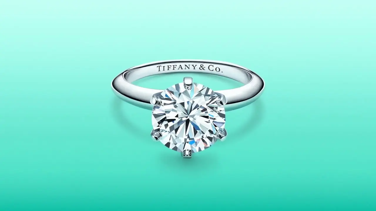Στην εξαγορά της Tiffany προχωράει η LVMH