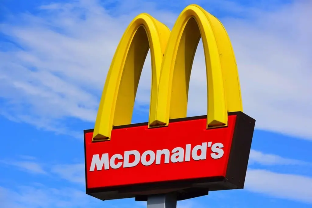 McDonald's: Απόλυσε τον διευθύνοντα σύμβουλό της 