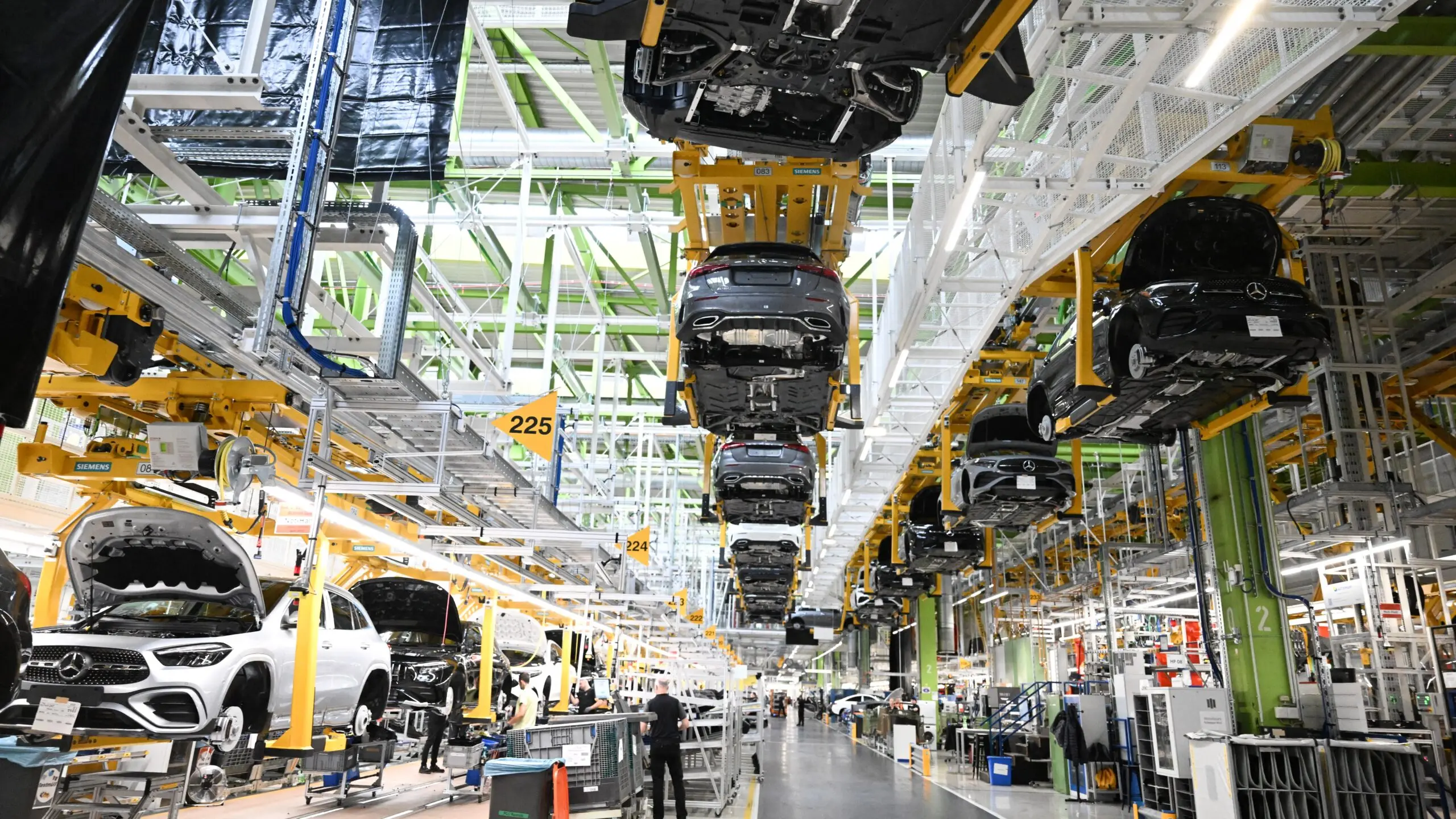 Mercedes-Benz: Γιατί μεταφέρει την παραγωγή της A Class από τη Γερμανία στην Ουγγαρία