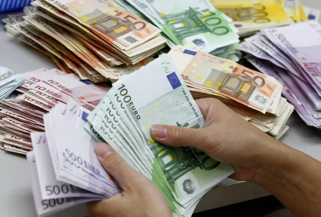 Σφίγγει τα λουριά το Τμήμα Τελωνείων - Ποιοι και πώς ελέγχονται για μετρητά