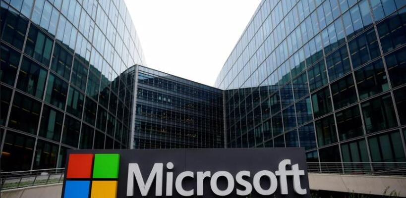 Η Microsoft ρίχνει από τον θρόνο της την Apple