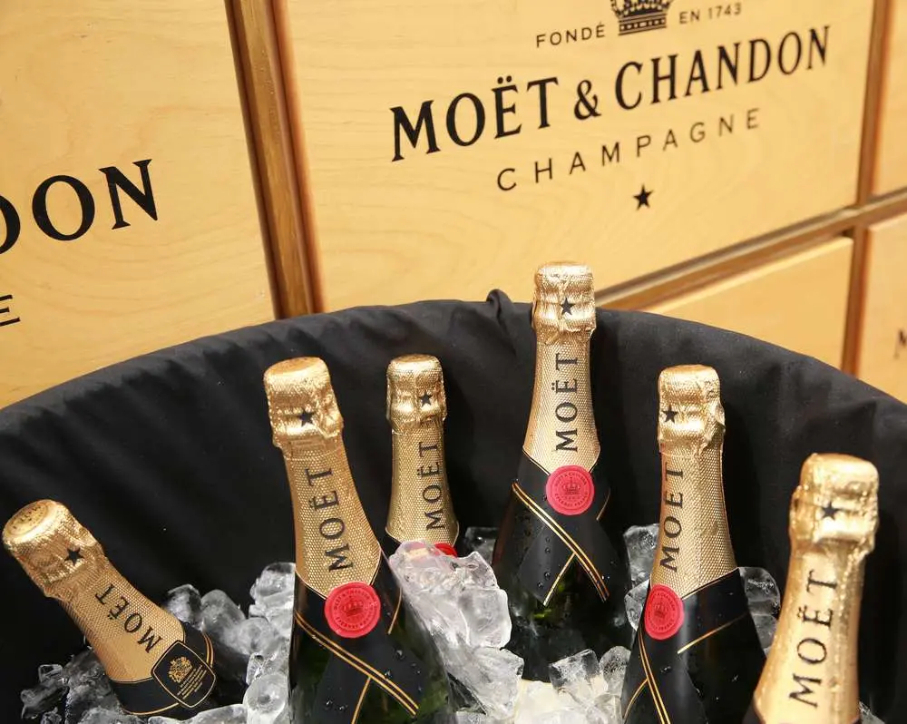 Η Moët Hennessy σε κρίση: Αλλαγές ηγεσίας και πτώση στα κέρδη