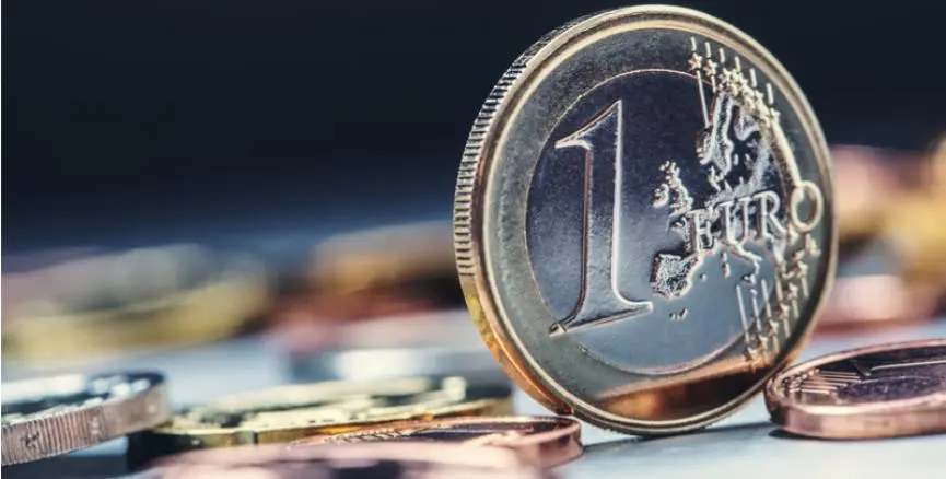 Η Κύπρος βγαίνει στις αγορές για να πάρει και να δώσει