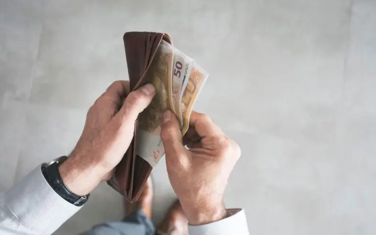 Από μισθό σε μισθό ζει η μεσαία τάξη: Διεθνές φαινόμενο το στρες για τα χρήματα