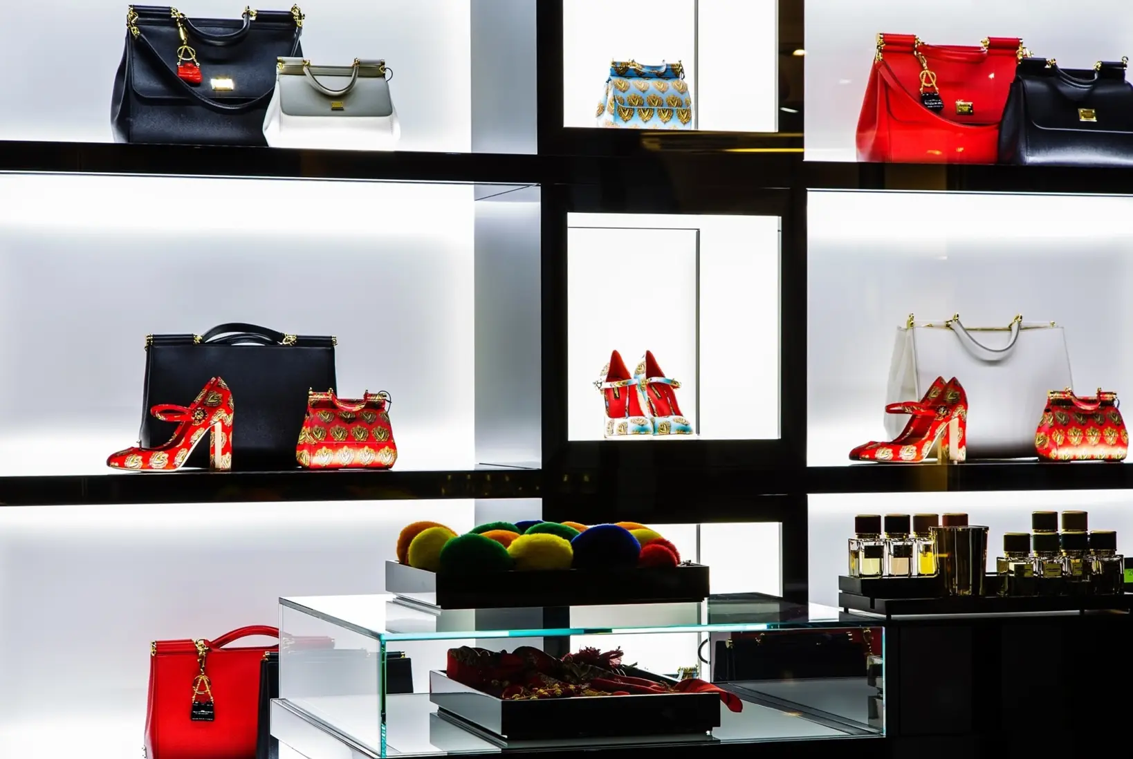 Ιταλία: Έφοδος της αστυνομίας σε luxury brands – Ύποπτα για εκμετάλλευση κινέζων εργατών
