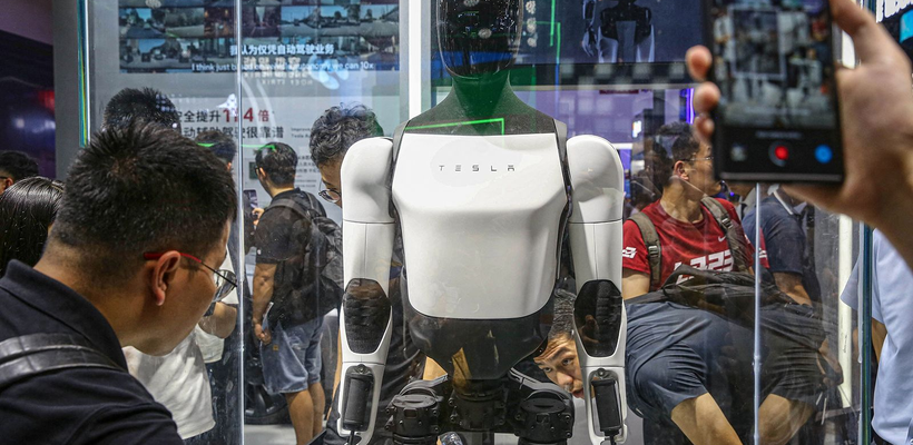 Έλον Μασκ εναντίον Κίνας για την «πρωτιά» στη ρομποτική