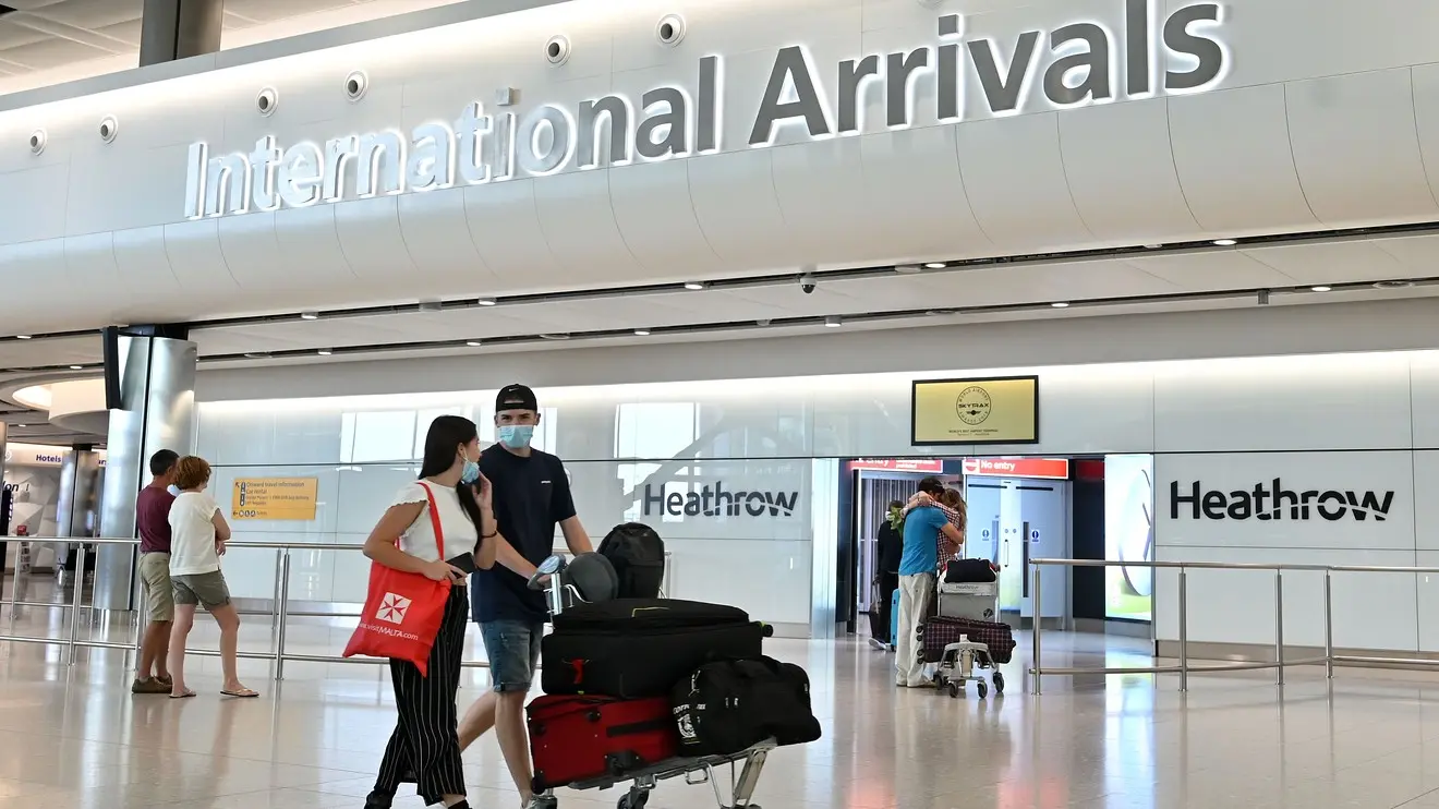 Ανοικτό το ενδεχόμενο να δοθεί το πράσινο φως για αφίξεις Βρετανών τουριστών
