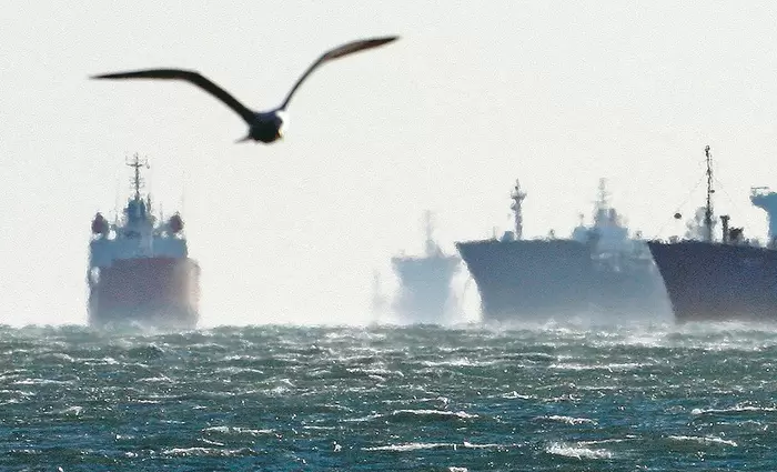 Ελλαδικός Τύπος: Πώς η Κύπρος έγινε «μαγνήτης» για τις ναυτιλιακές
