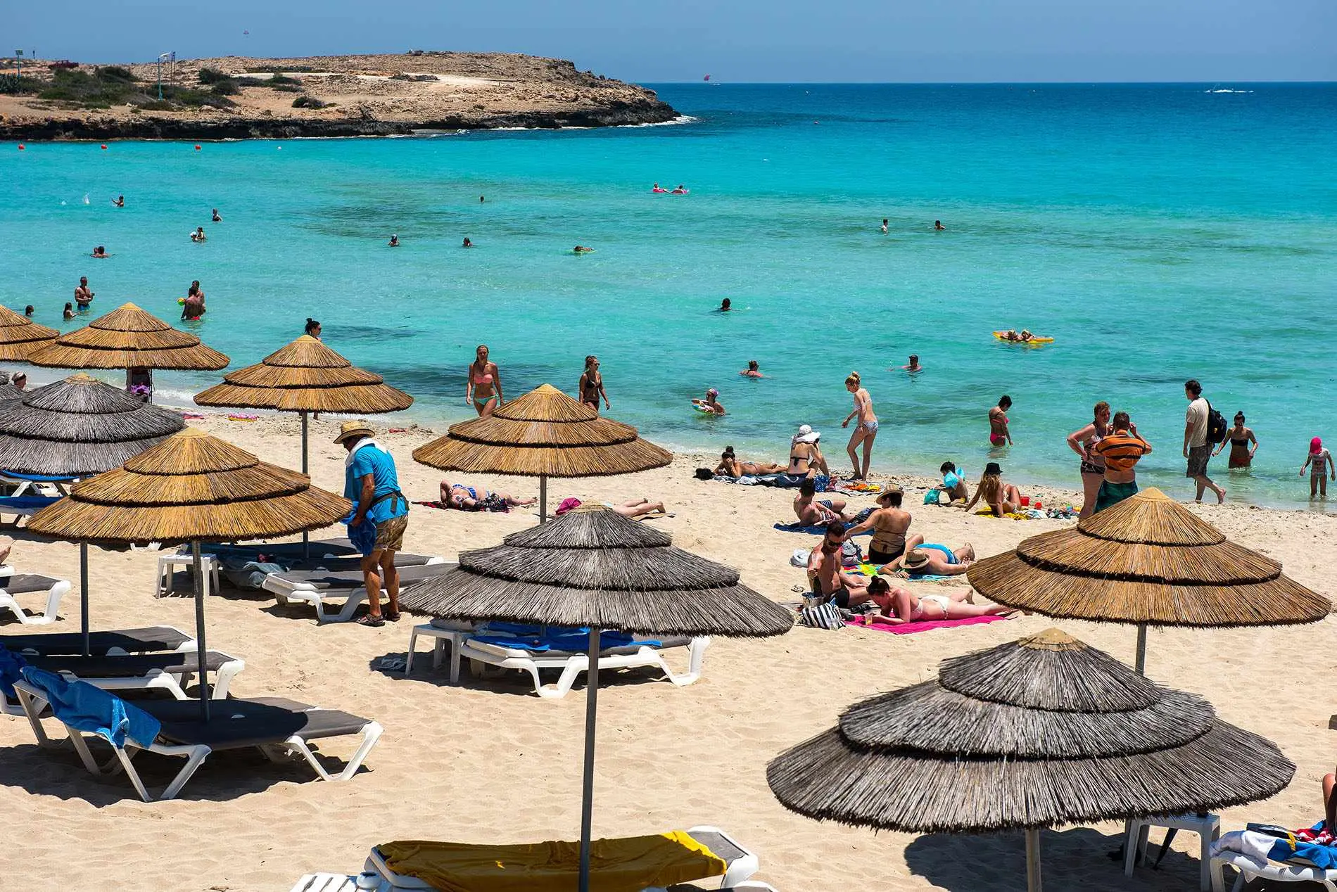Κατολίσθηση του τουρισμού με 90% πτώση των εσόδων τον Ιούλιο