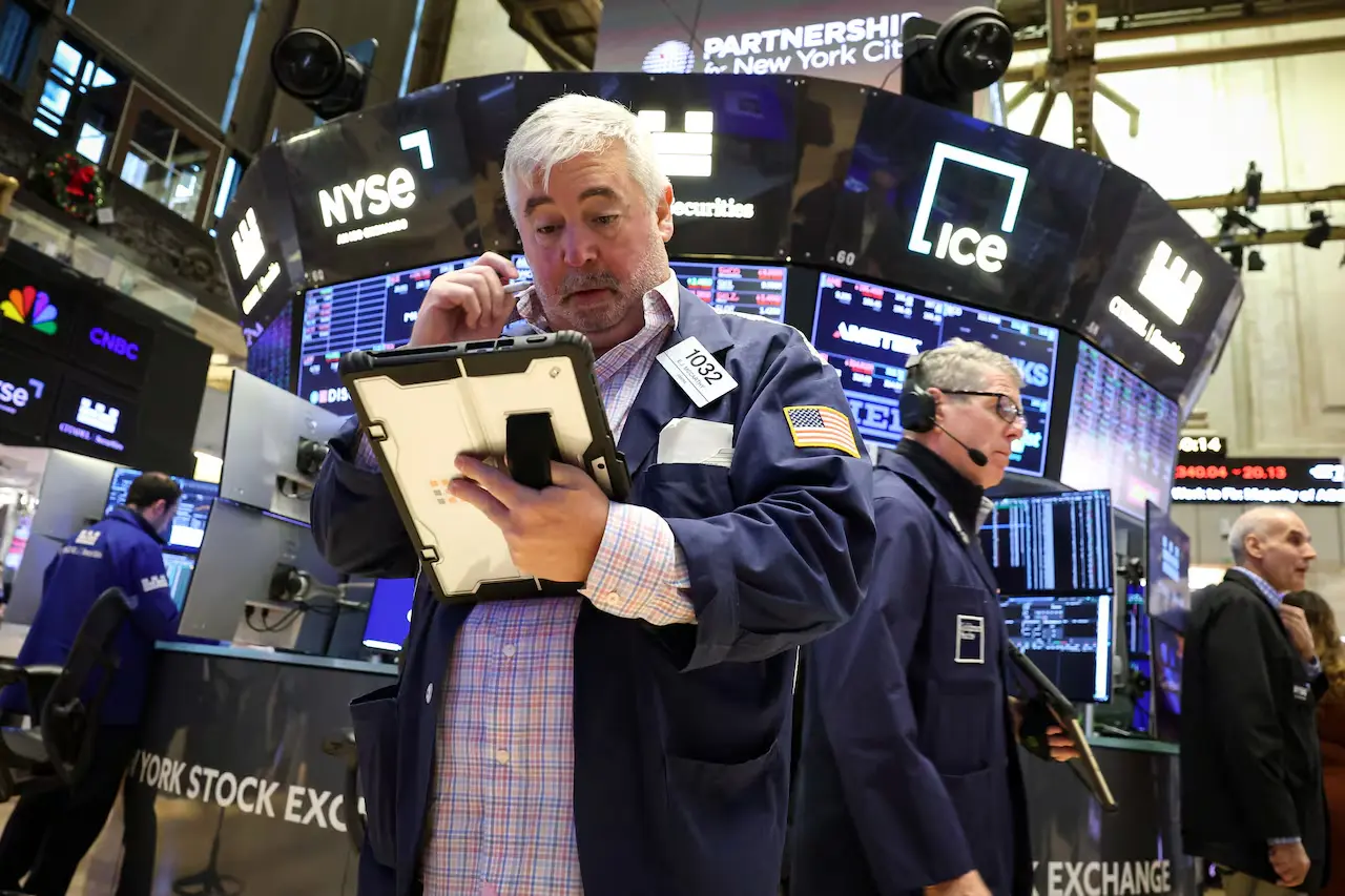 Wall Street: Ανάκαμψη με ώθηση από Βitcoin και τεχνολογία ενόψει της συνεδρίασης της Fed