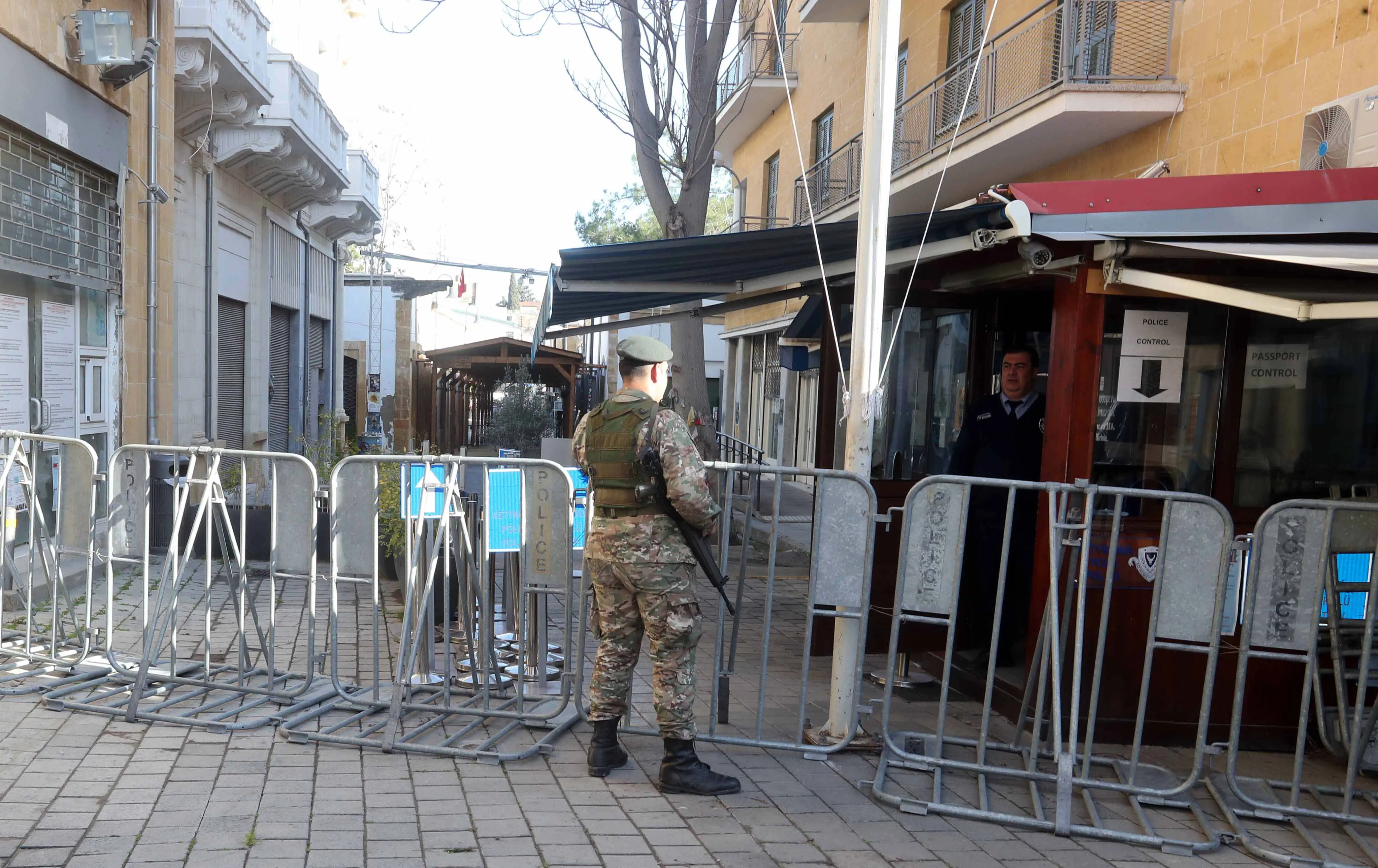 Με πιστοποιητικά η διάνοιξη των οδοφραγμάτων