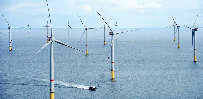 ΑΠΕ: Ο Τραμπ… ανοίγει δρόμο στην Κίνα για την κυριαρχία της στα υπεράκτια αιολικά