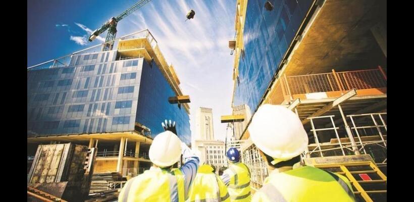 Κάτω ο αριθμός αδειών οικοδομής, πάνω η συνολική τους αξία το 7μηνο