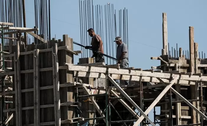 Μειώθηκε το εμβαδόν στις άδειες οικοδομής τον Ιούλιο