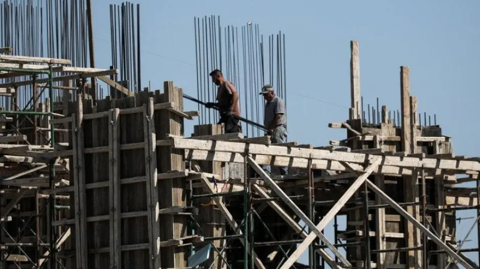 Σταθεροποιούνται σε μηνιαία βάση οι τιμές κατασκευαστικών υλικών