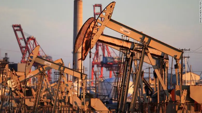 Σε χαμηλό 21 ετών η τιμή του αμερικανικού αργού
