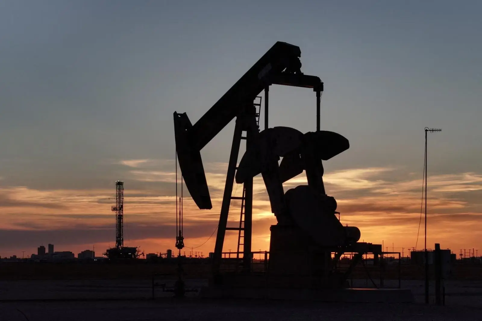 Πετρέλαιο: Πτώση για το Brent, στα $68 το βαρέλι – Στο επίκεντρο οι συνομιλίες ΗΠΑ–Ιράν