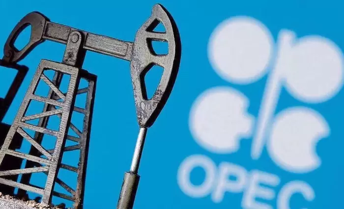 Η απόφαση του ΟΠΕΚ+ να ανεβάσει την παραγωγή ρίχνει τις τιμές του πετρελαίου