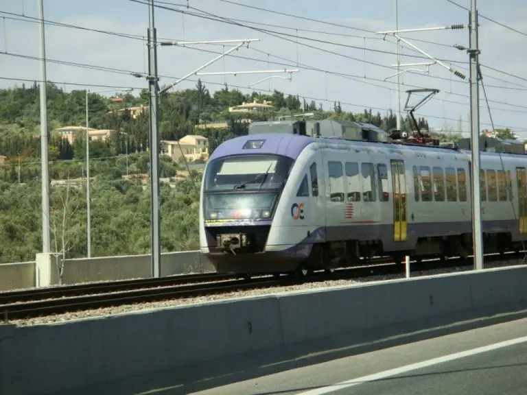 Η σιδηροδρομική περιουσία στη σκιά της τραγωδίας των Τεμπών
