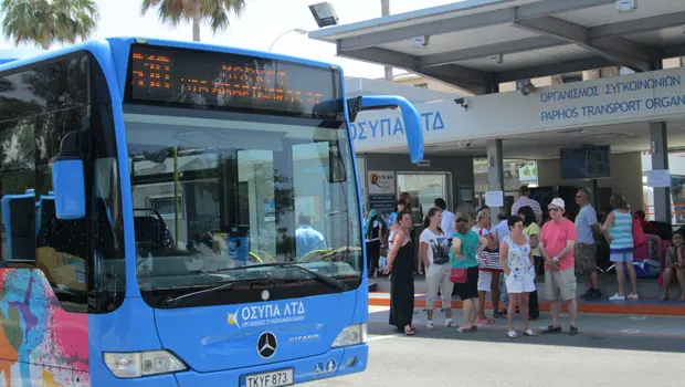 Πάφος: Αναστέλλουν την 24ωρη απεργία τους οι εργαζόμενοι στα λεωφορεία