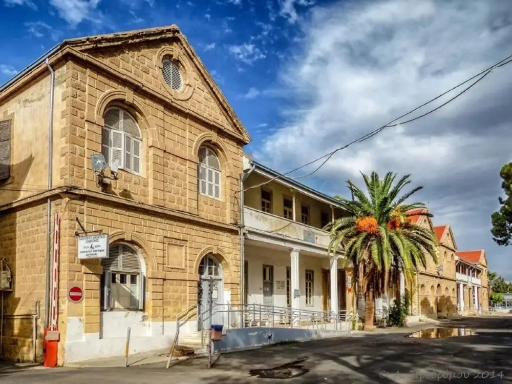 Χωρίς πιστοποιητικό έγκρισης σχεδόν 80 κτίρια κρατικών υπηρεσιών
