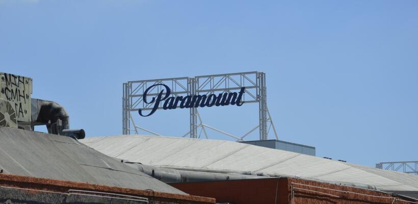 Η Paramount ανεβάζει την προσφορά για την Warner Bros - Νέα μάχη με το Netflix για τον έλεγχο των ιστορικών στούντιο