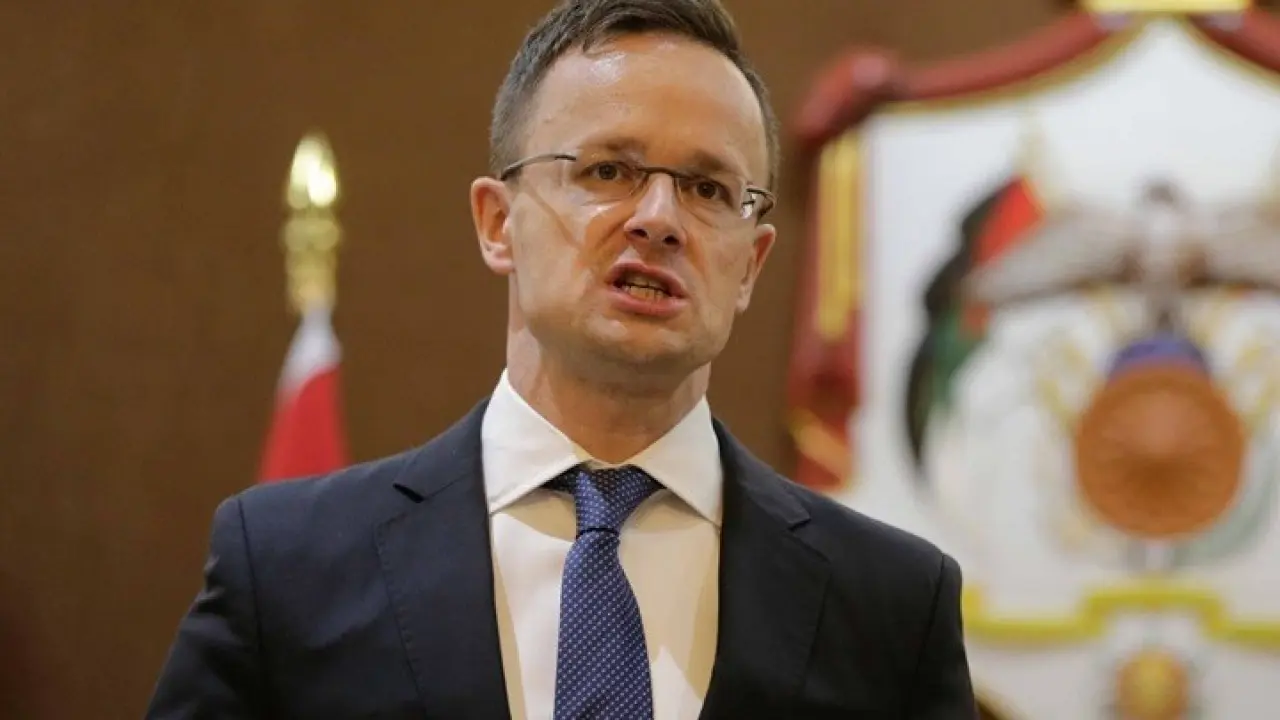 ΥΠΕΞ Ουγγαρίας: Η Δύση έχει καταληφθεί από «πολεμική ψύχωση»