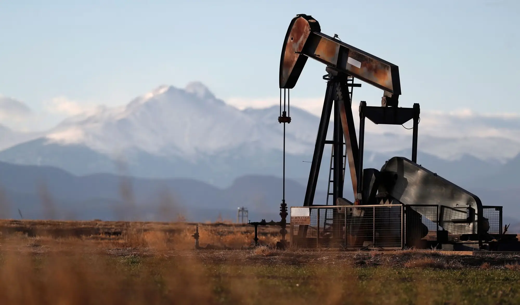 Σε κρίσιμο σταυροδρόμι οι Big Oil: «Κόφτης» στα μερίσματα ή περιορισμός στις γεωτρήσεις;