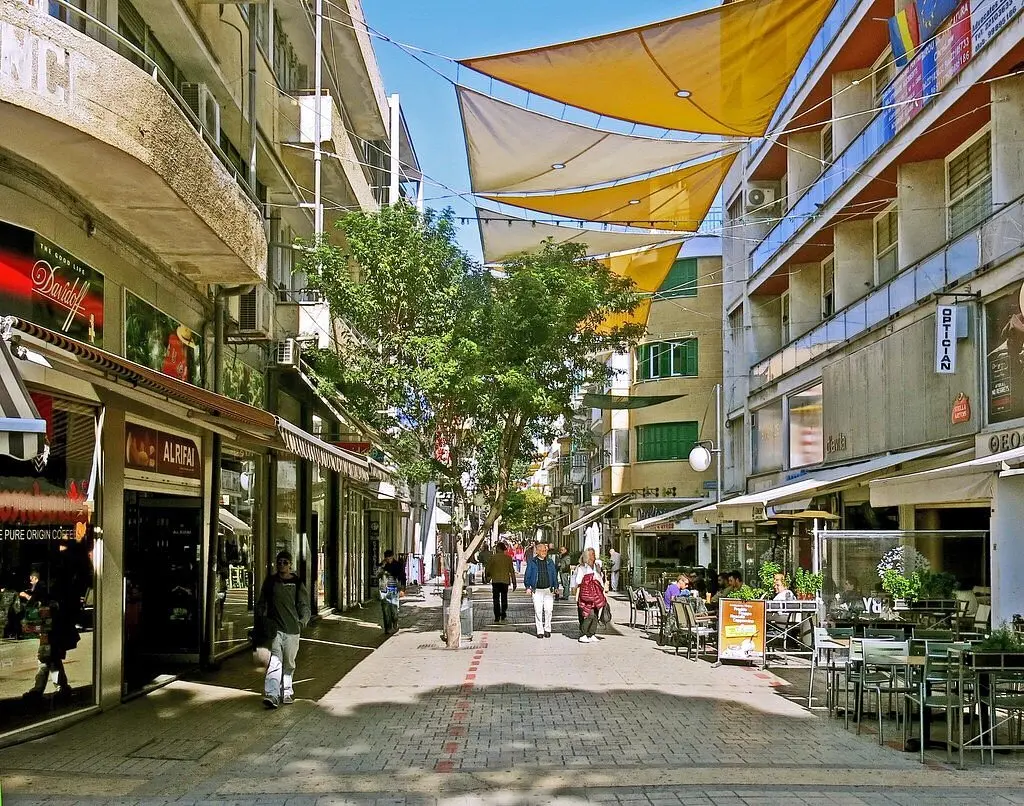 Kαμπάνια χριστουγεννιάτικης διακόσμησης βιτρινών στη Λευκωσία