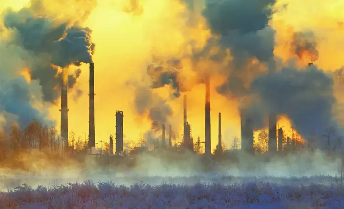 Τραμπ: Καταργεί τους κανόνες και ανοίγει τον δρόμο για νέες «βρώμικες» μονάδες ενέργειας