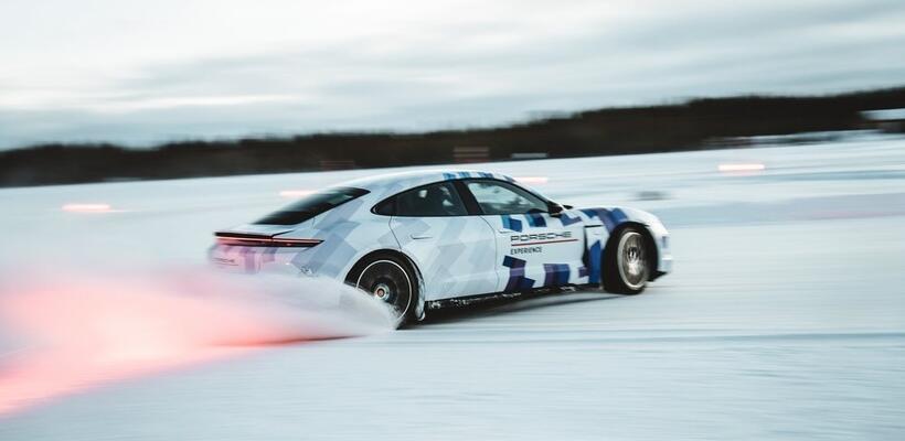 Drifting 17 χιλιόμετρα συνεχόμενα στον πάγο