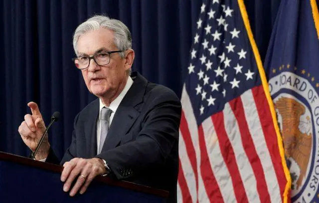Fed: Οι οικονομολόγοι «βλέπουν» δύο μειώσεις επιτοκίων το 2026
