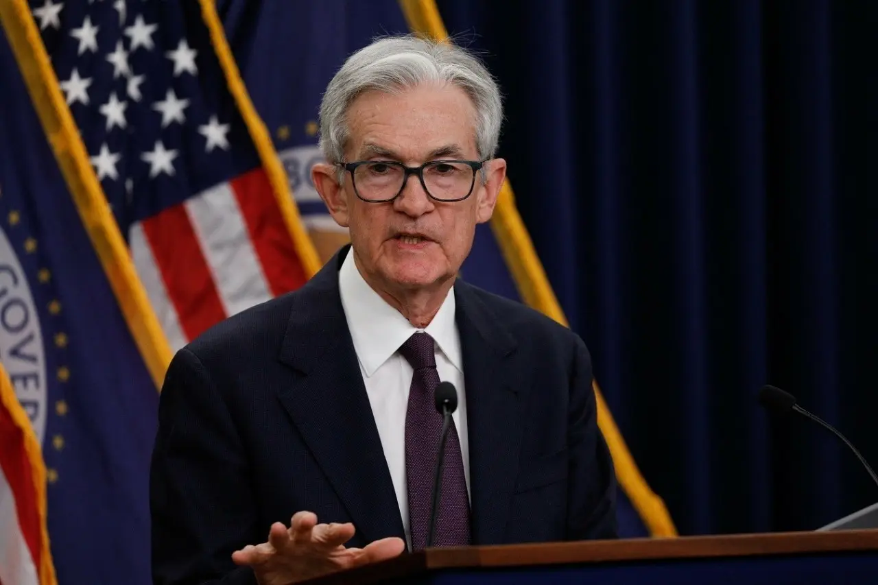 ΗΠΑ: Η κυβέρνηση απειλεί την Fed με διώξεις - Εντείνονται οι πιέσεις στον Πάουελ