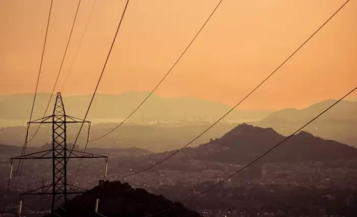 Ηλεκτρική ενέργεια: Στα όρια λειτουργεί και το σύστημα της Ελλάδας λόγω καύσωνα