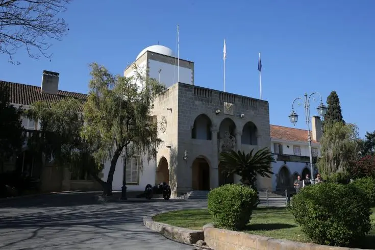 ΠτΔ: Θα πει τους σχεδιασμούς για αποκοπές μισθών στις πολιτικές δυνάμεις