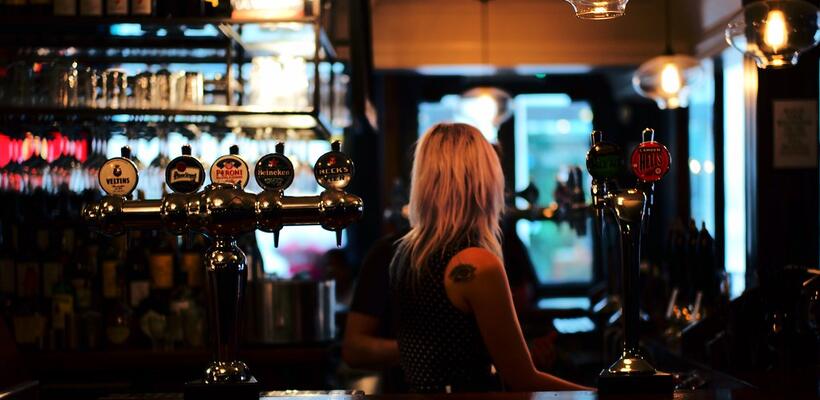 Λουκέτο η μία μετά την άλλη βάζουν οι παμπ στην Αγγλία