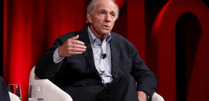 Ντάλιο: Βλέπει διαρκή αποεπένδυση από τα αμερικανικά assets