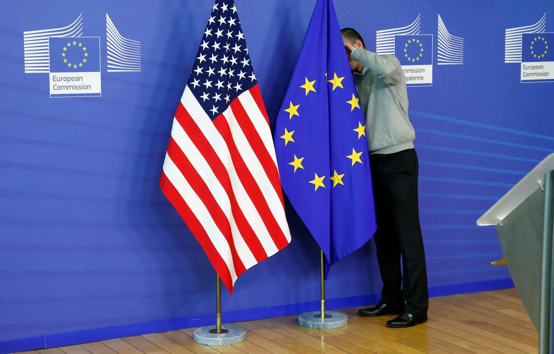Reuters: Τι πρέπει να κάνει η ΕΕ για να γίνει λιγότερο εξαρτημένη από την Κίνα και τις ΗΠΑ