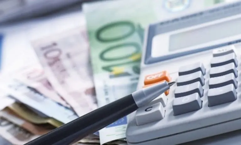 Έρχεται φορο-μεταρρύθμιση: Καταργούνται και μειώνονται φόροι