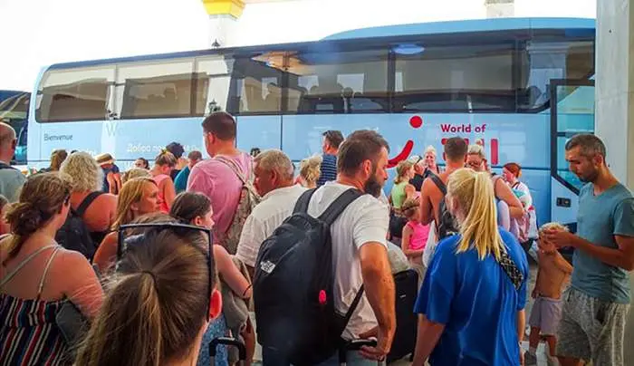 Ρόδος: Ισχυρό πλήγμα στον τουρισμό – Ακυρώσεις αφίξεων σε όλο το νησί