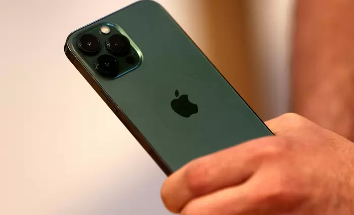Apple και Google στο στόχαστρο της Βρετανίας για τα iOS και Android