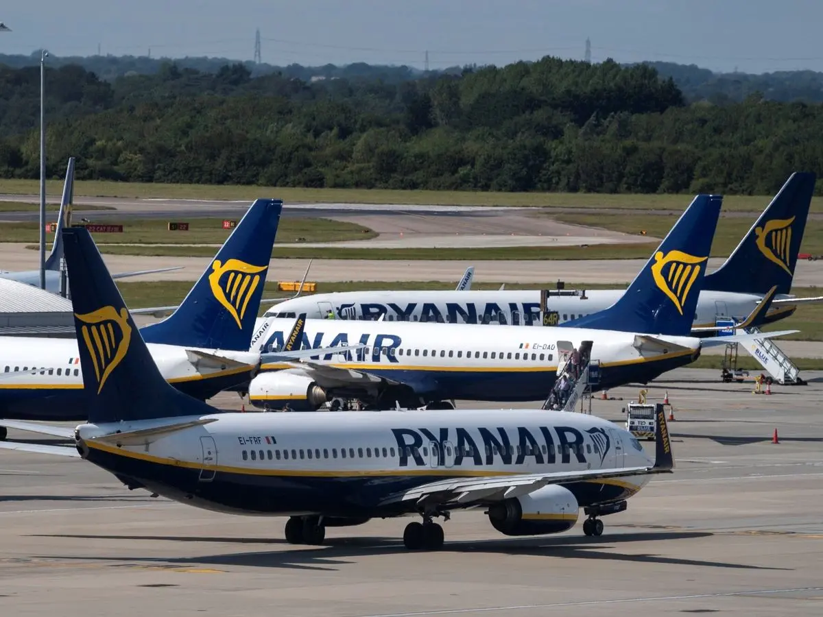 Ryanair: Κέρδη – ρεκόρ €1,61 δισ. αλλά και προειδοποίηση για τις συνέπειες από δασμούς Τραμπ