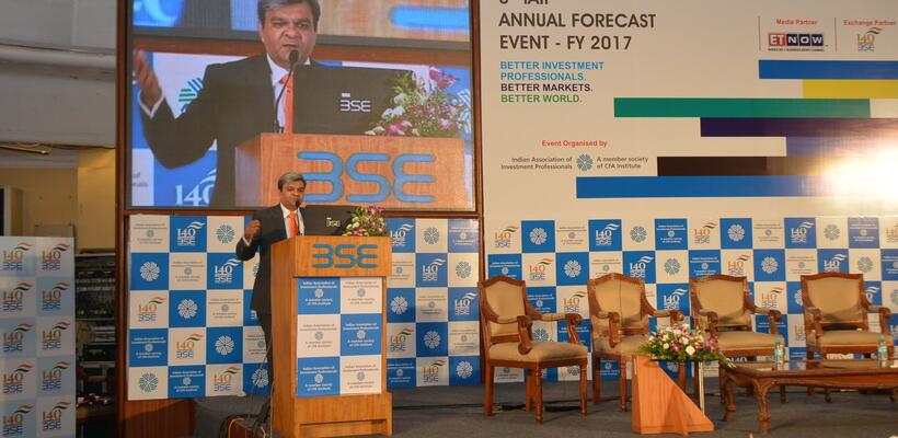 Κορυφαία ονόματα κάνουν προβλέψεις για την οικονομία