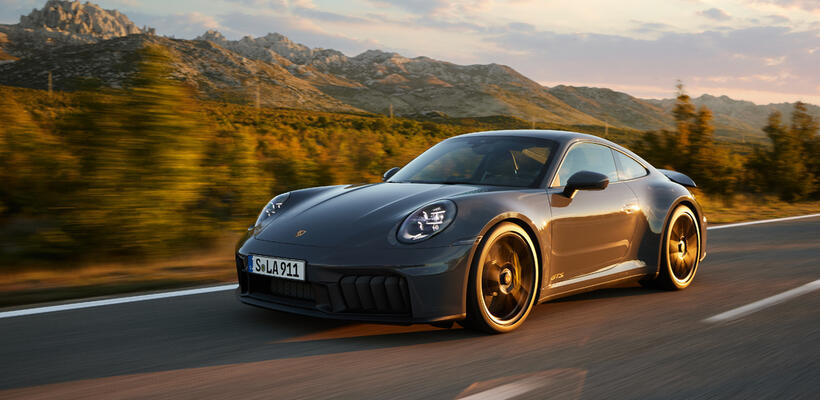 Mercedes & Porsche αντιμέτωπες με ζημιά $3,7 δισ. από τους δασμούς Τραμπ