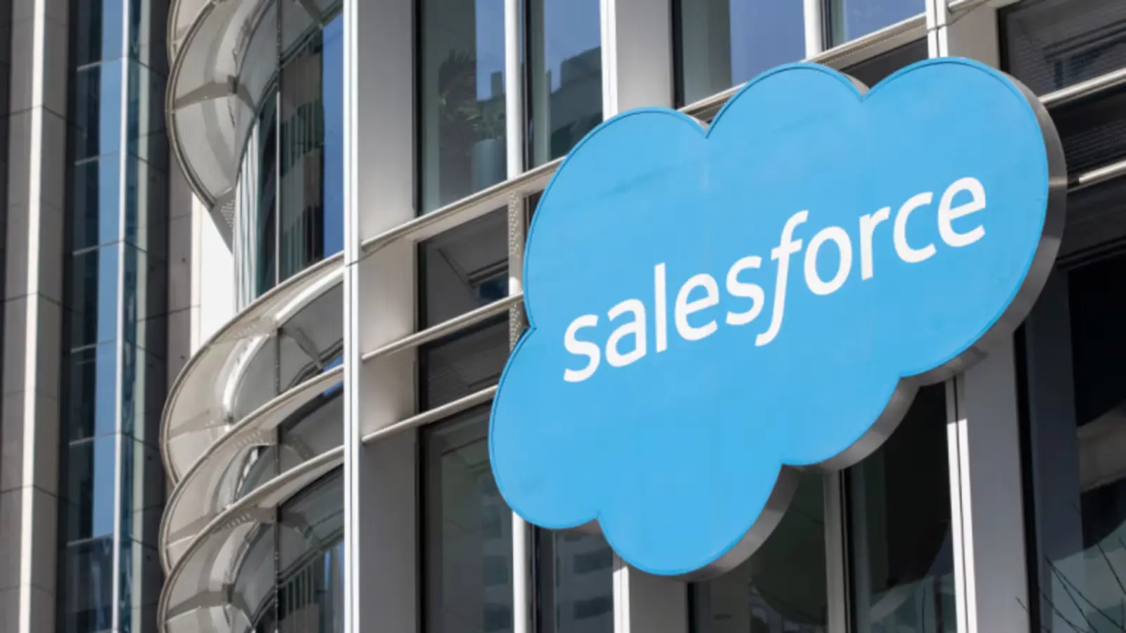 Salesforce: Αυξάνει τις προβλέψεις για τις πωλήσεις – Αποδίδει η επένδυση στην ΤΝ (γράφημα)