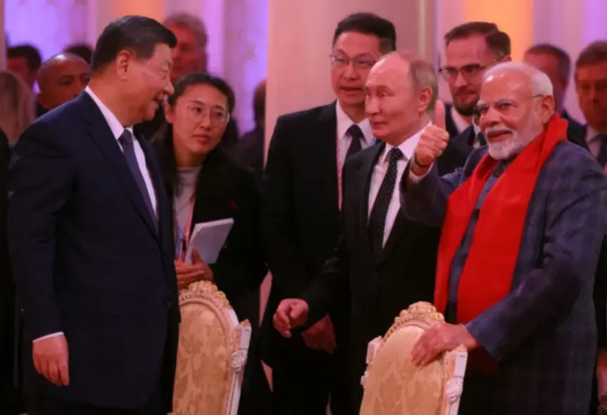 BRICS: Πρώτη διμερής συνάντηση Μόντι - Σι μετά από 5 χρόνια