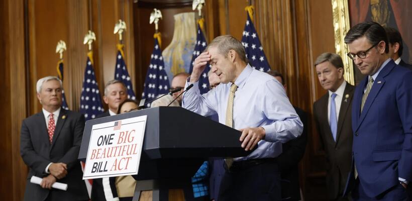 Πώς το νέο νομοσχέδιο του Τραμπ αναστατώνει τις επενδύσεις στην καθαρή ενέργεια